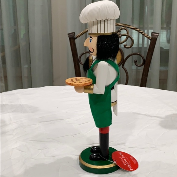 Nutcracker - Picture 2 of 5